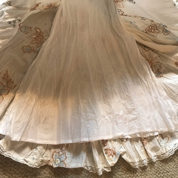 Unique Boho floral embroidered romantic dress - Picture 3 of 3